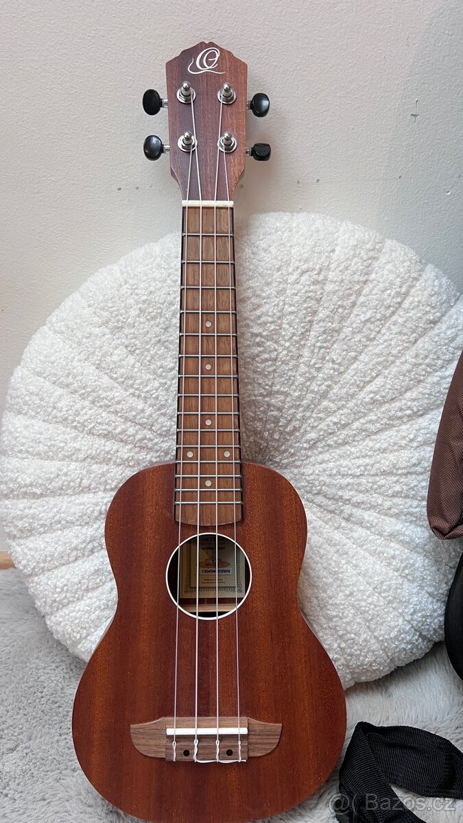 Ukulele Ortega - 2