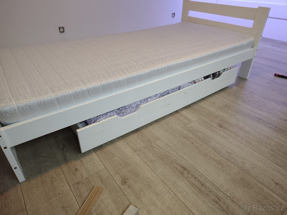 Postel s šuplíkem a matrací - 2