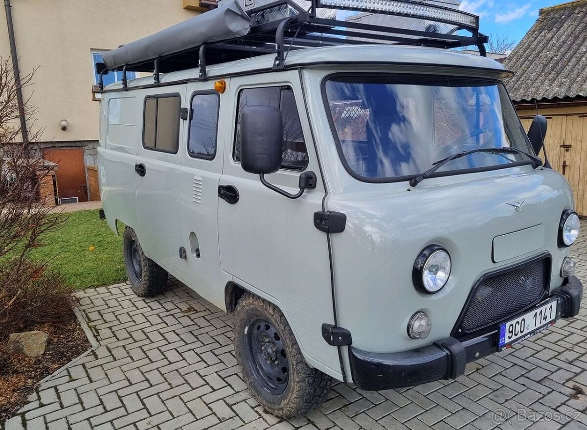 Vějířová markýza na offroad auto