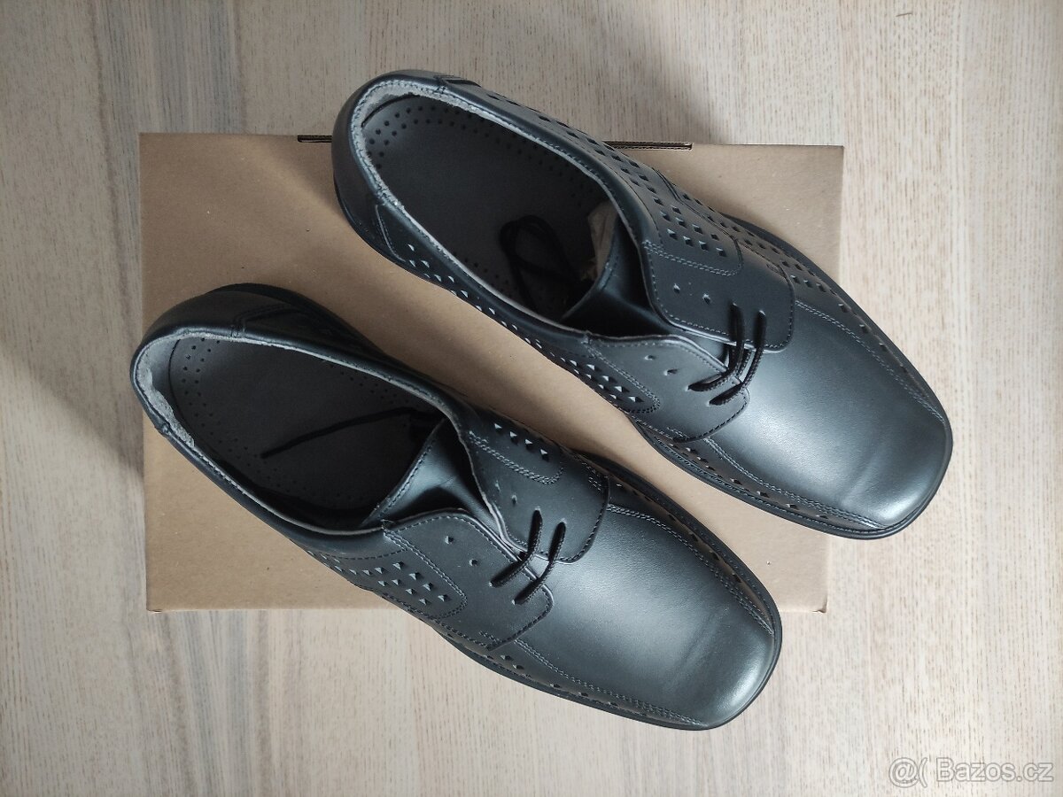 Polobotky černé, perforované vel. 11 (EUR 46) - 2