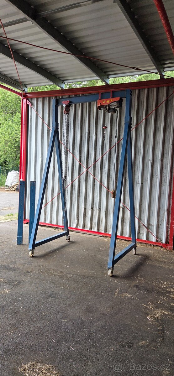 Mobilní portálový jeřáb s navijákem a kladkostrojem - 2