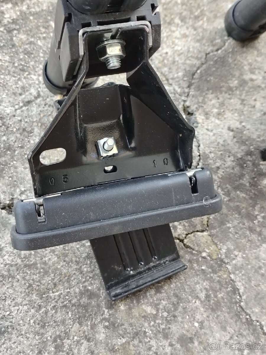 Nosič na Ford Fusion - příčníky - 2