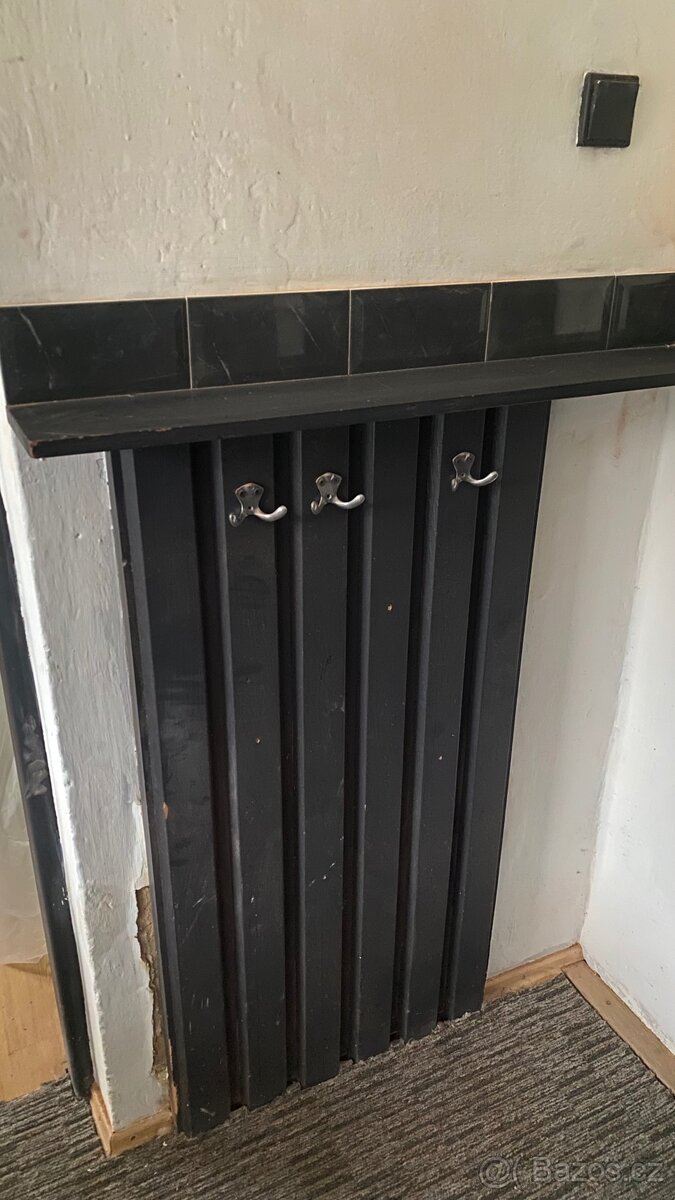 Předsíňová stěna (starožitnictví) - 2