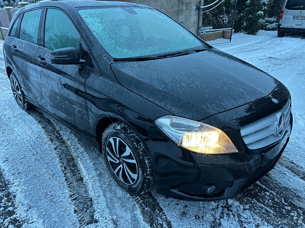 Mercedes-Benz B180 i, 1.6i 90kW, naj.61tis.km,automaticka p - 2
