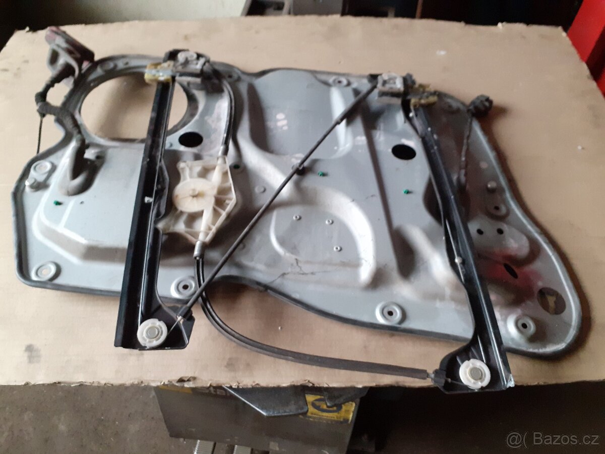 stahovačka předních dveří Touran- Caddy - 2