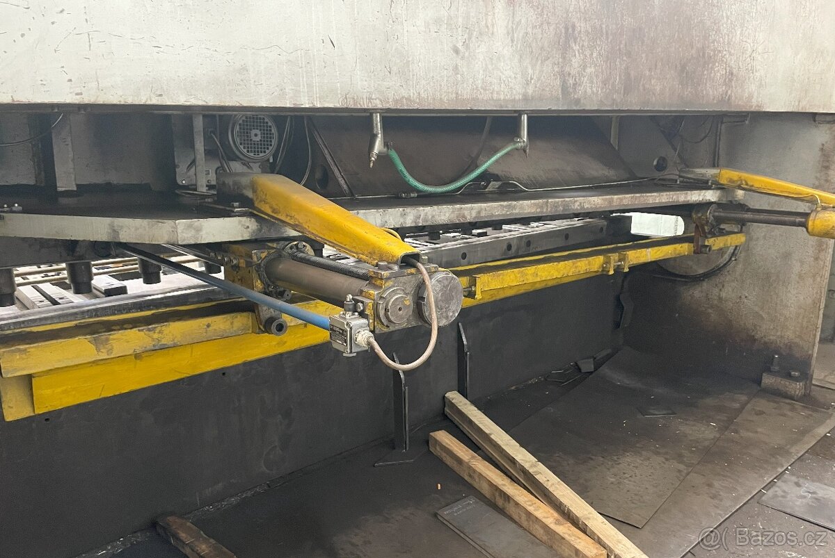 Nůžky tabulové CNTA 3150/16 A - 2