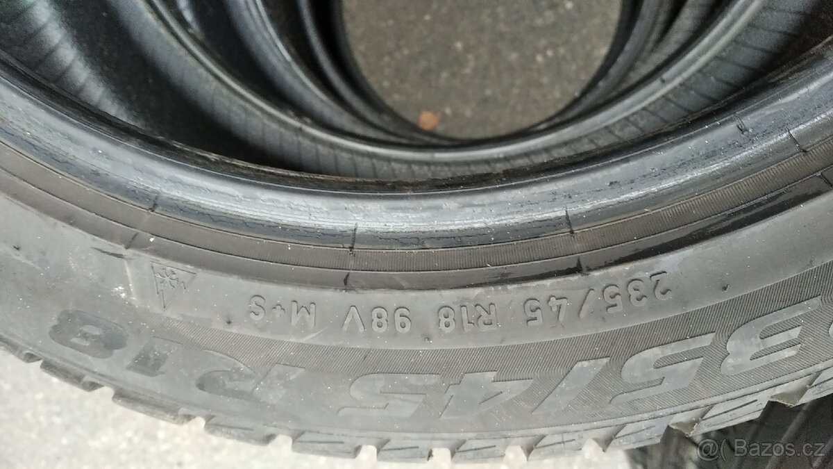 Prodám sadu pneu 235/45r18 - 2