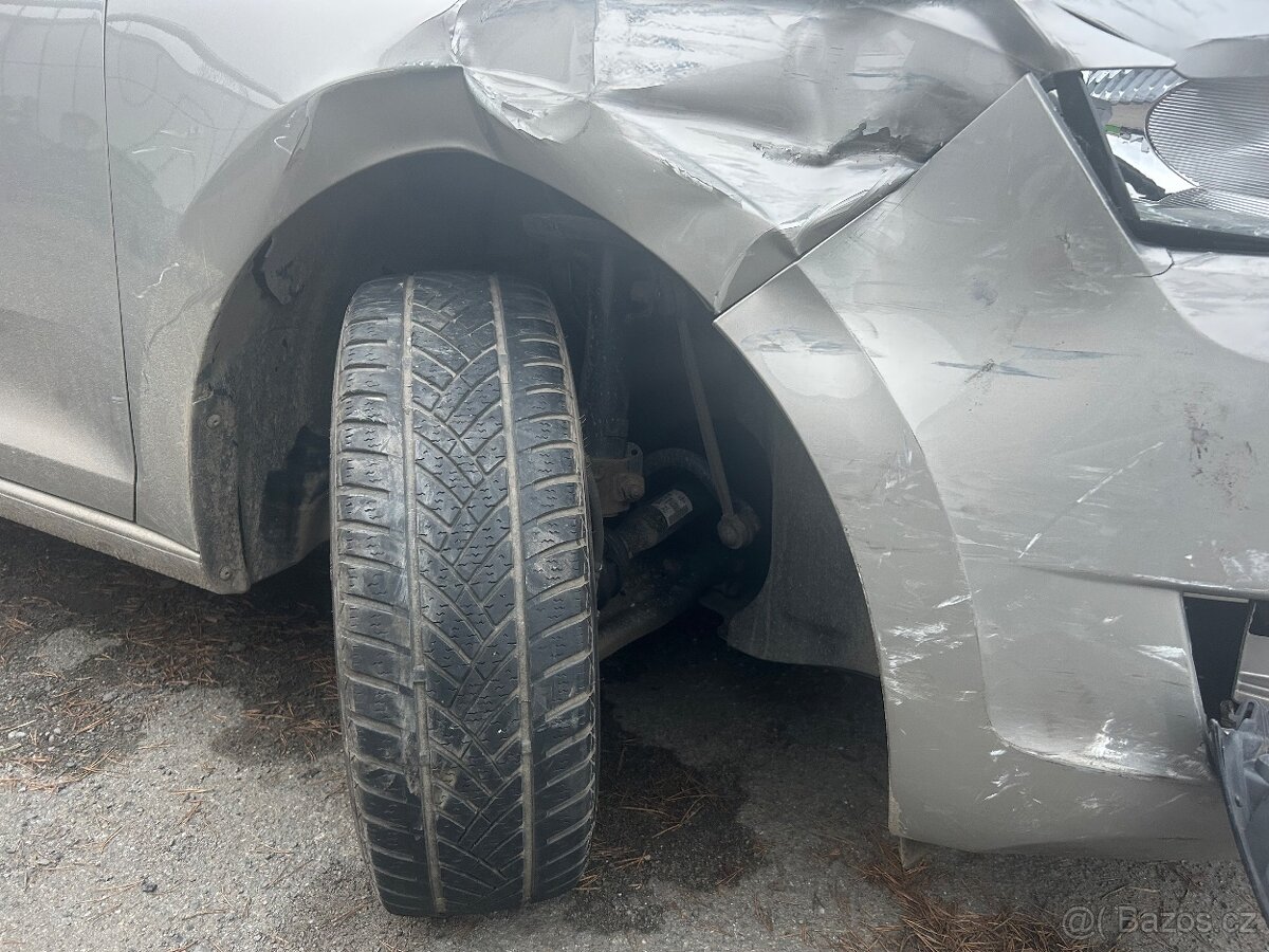 Škoda Rapid 2019 - bouraný - 2