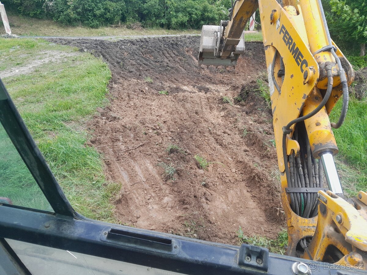 Strojník kolových a pásových rypadla JCB - 2