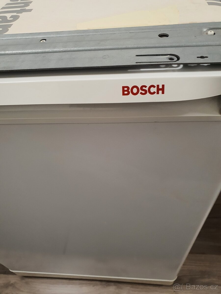 81,5 cm lednice + mrazák Bosch pod linku - 2