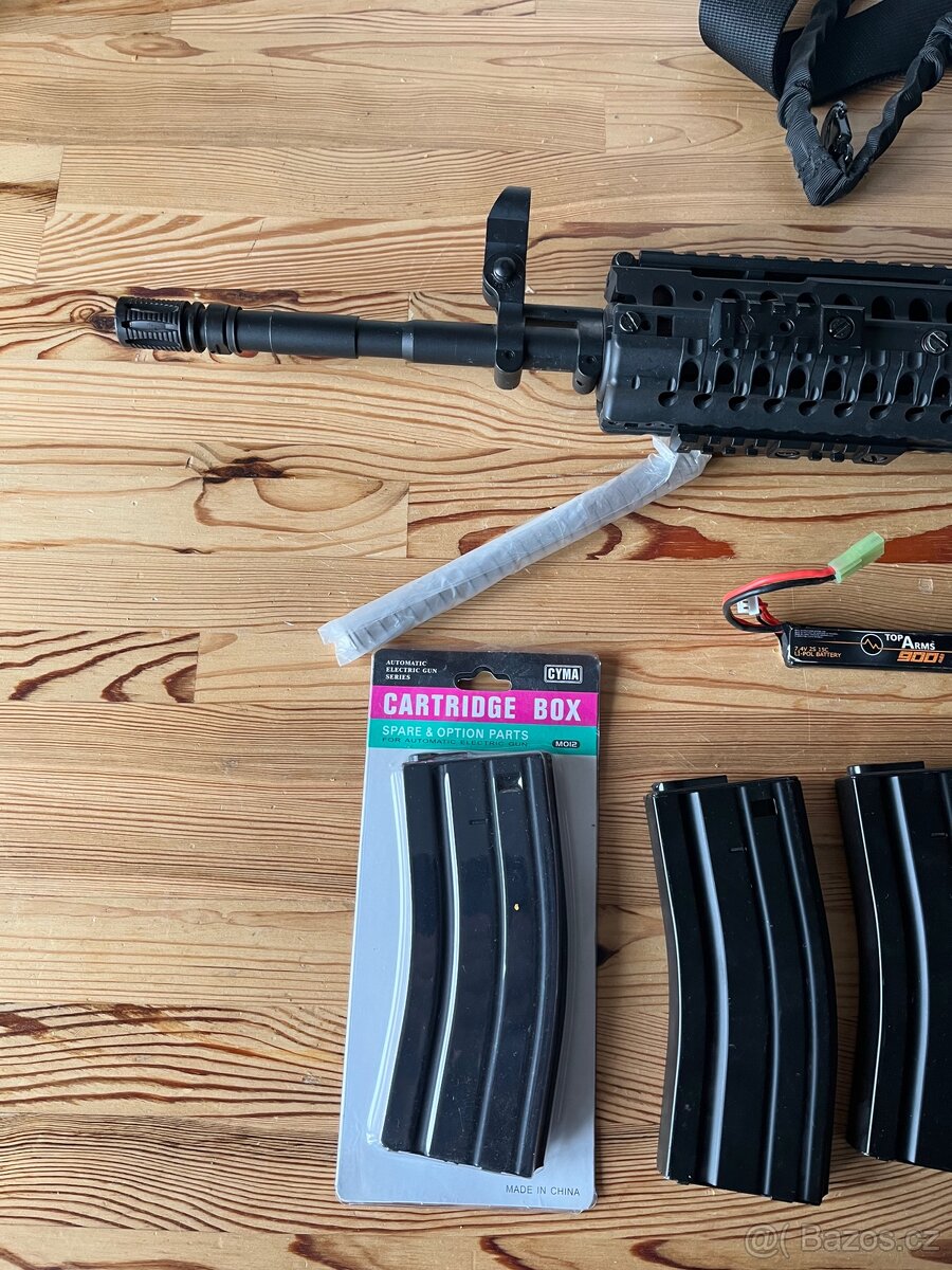 Airsoft M4 + výbava - 2