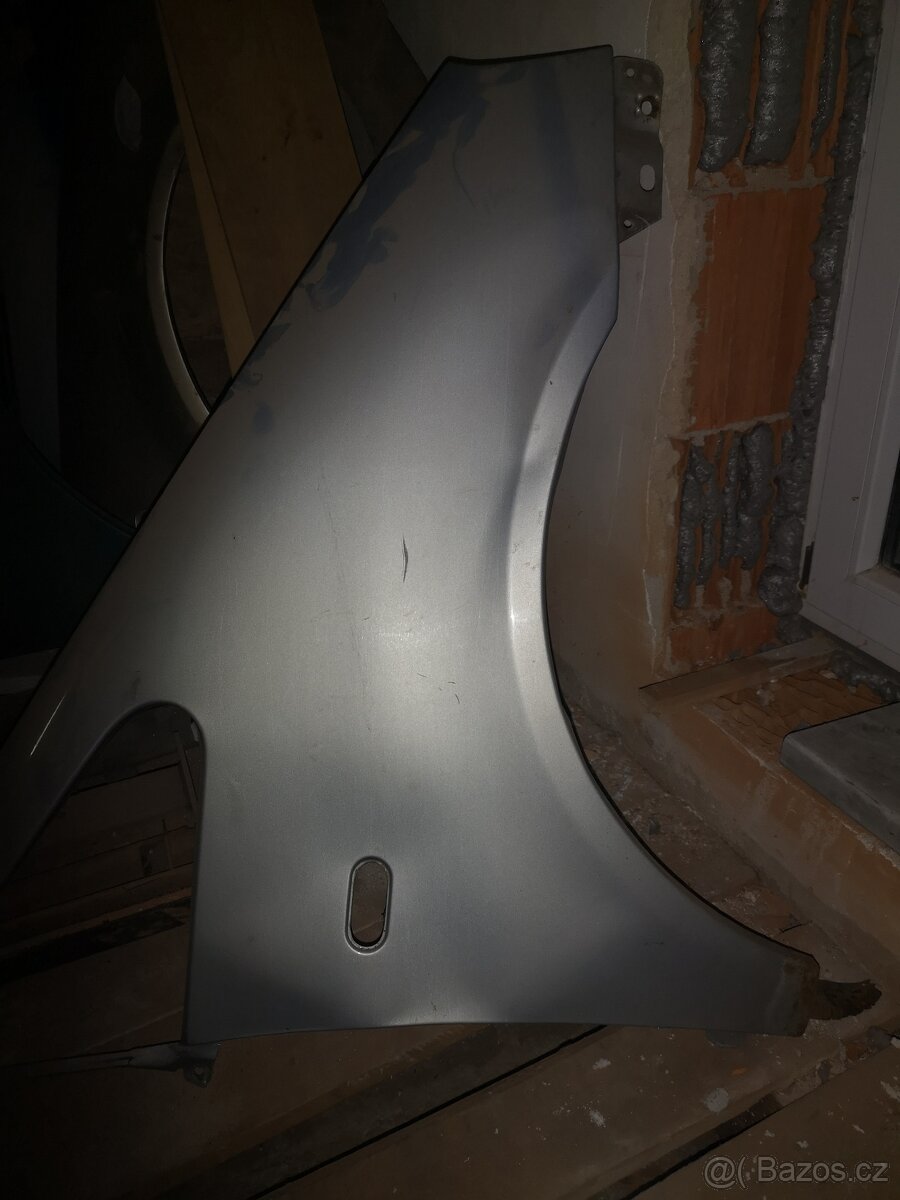 Seat Alhambea, Čelni sklo, kapota, nárazník, avetla.... - 2