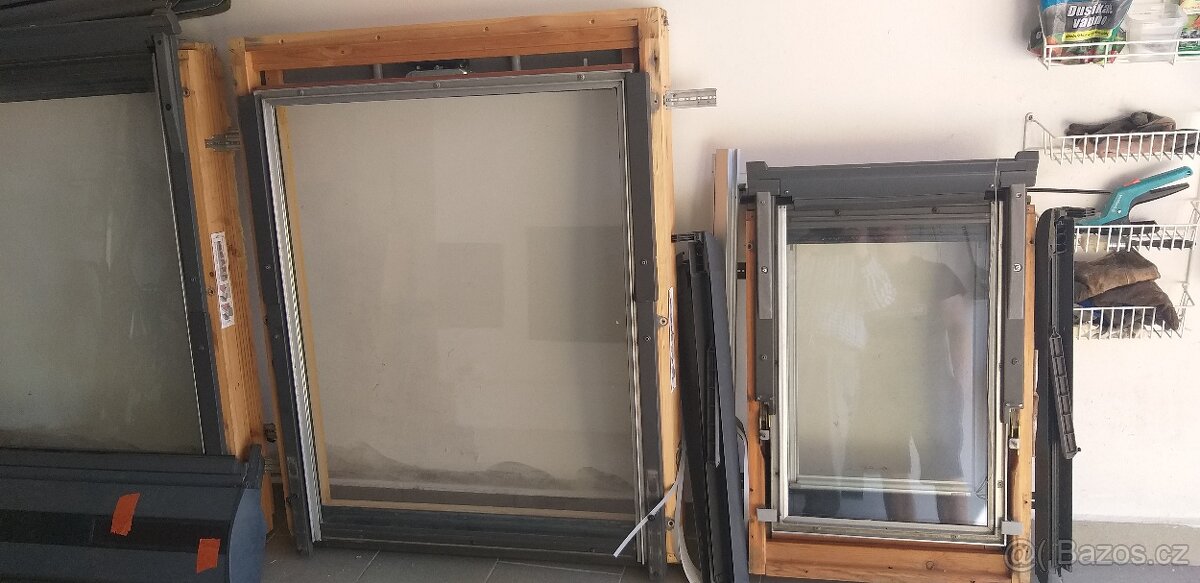 Prodám levně 4 ks střešních oken VELUX - za babku a všechny - 2