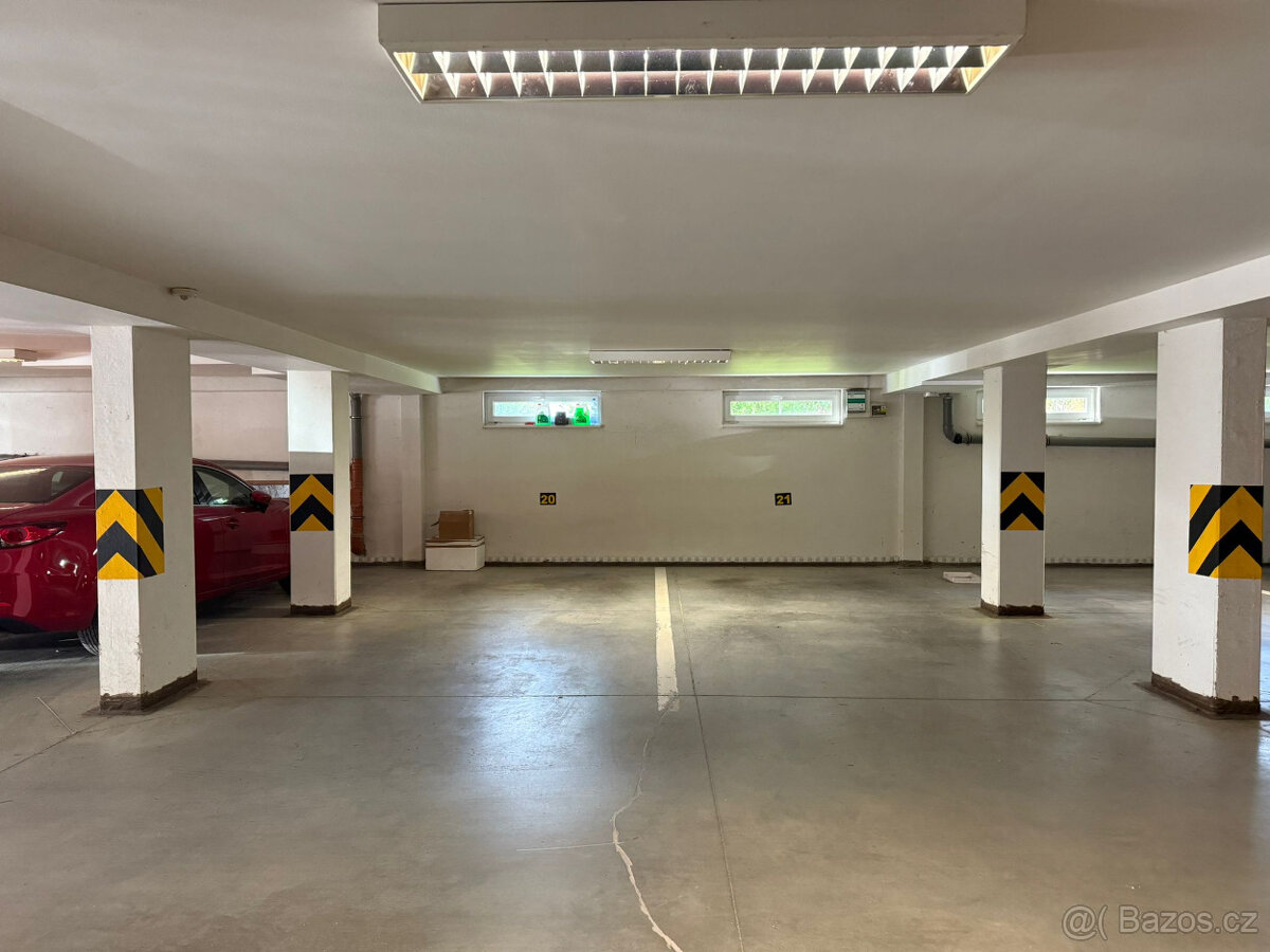 Pronajem garazoveho stani Praha 8 - 2