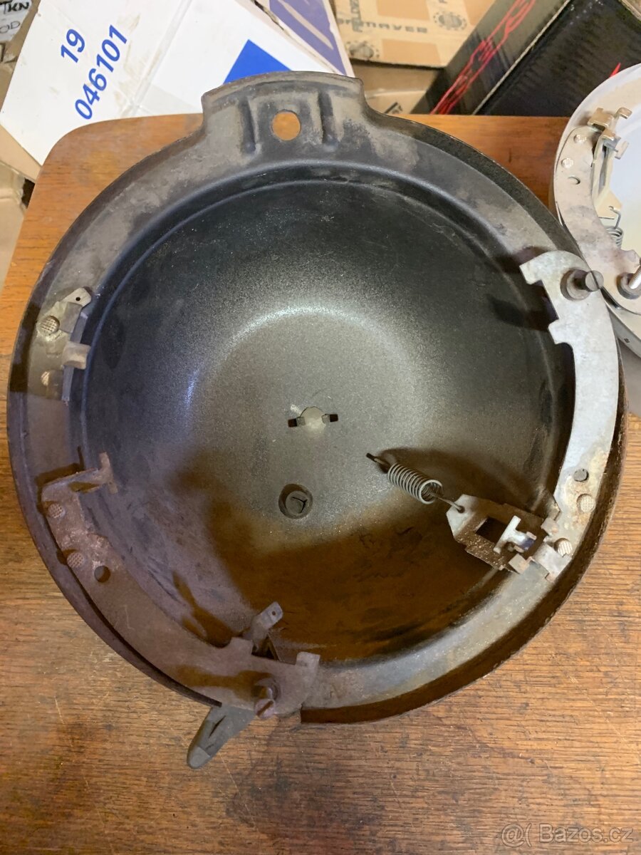 Dva hrnce předního světla Trabant - 2