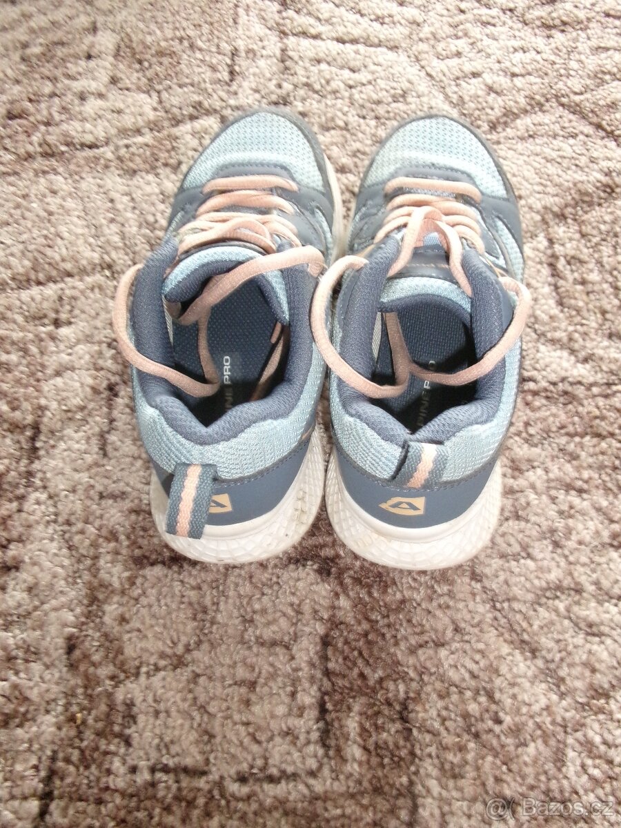 Prodám dívčí boty - 2