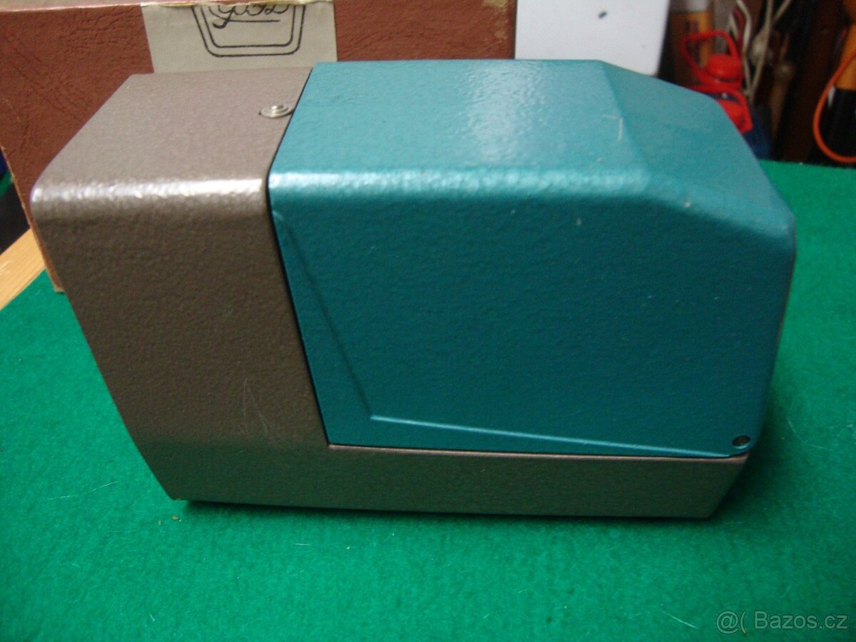 Retro diaprojektor ETJUD MADE IN USSR pěkný stav v krabičce - 2