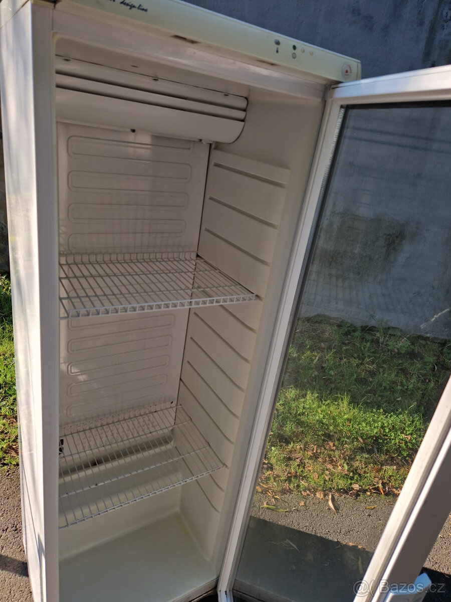 Prosklena lednice - chladici vitrina - 2