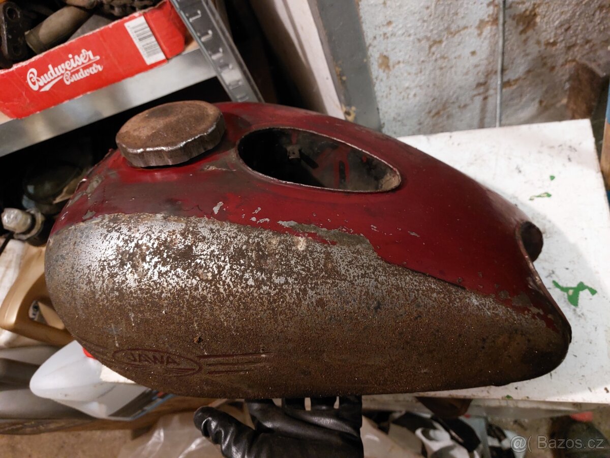 Koupim nadrz JAWA PERAK TYP KOMUNISTA - 2