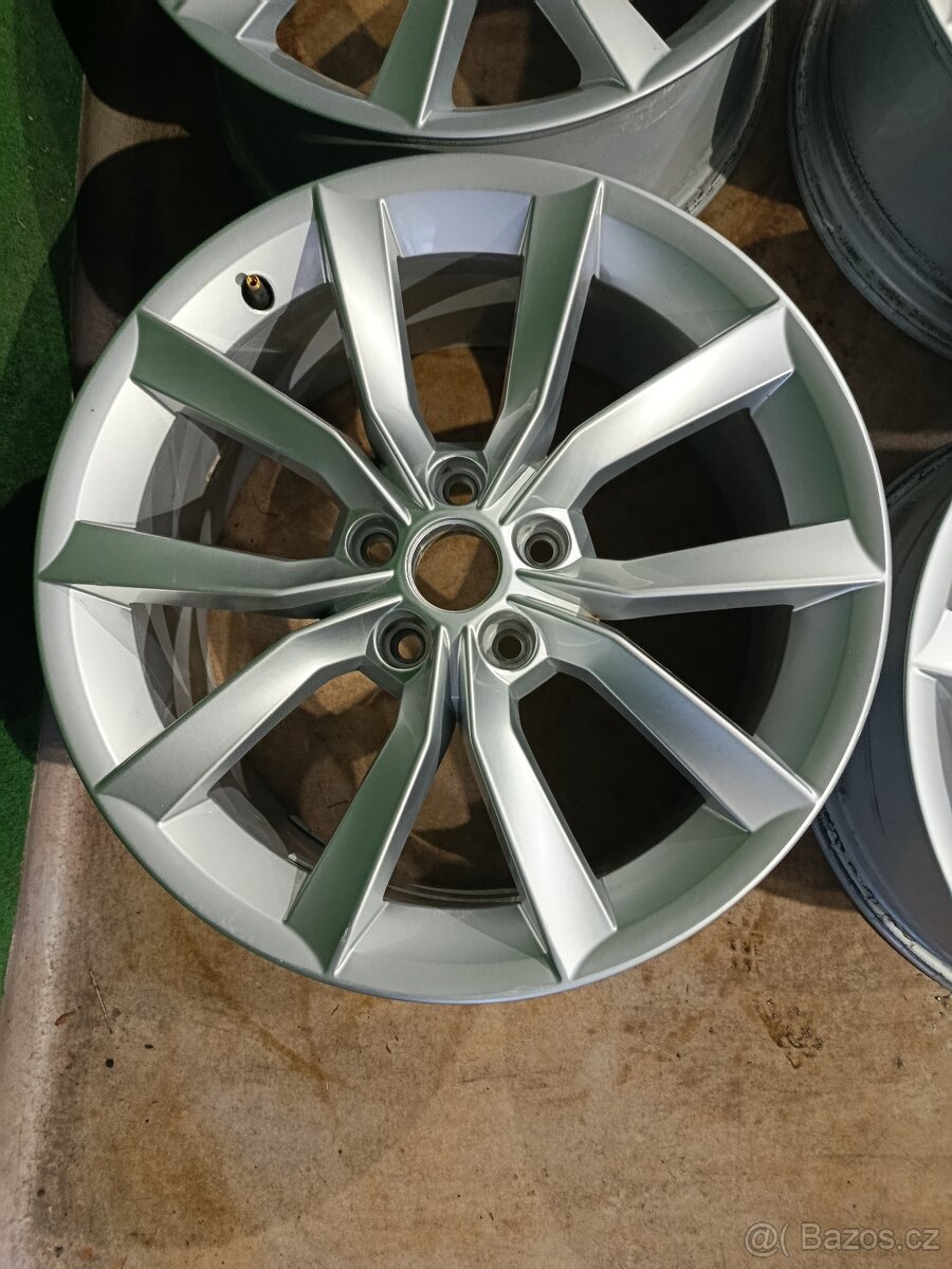 4ks alu 5x112 8J et44 Superb - 2