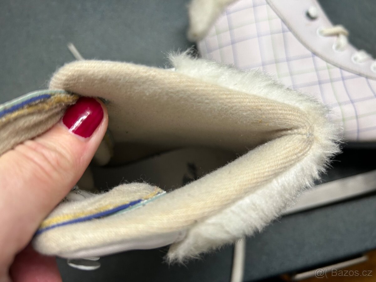 Dívčí brusle vel 37-38 - 2