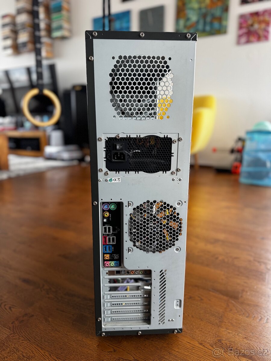 Retro skříň Chieftec Bravo + MSI 970 - 2