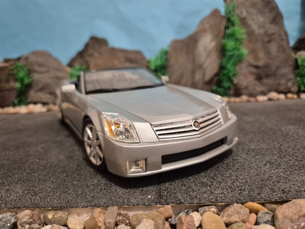 Prodám model 1:18 cadillac XLR - 2