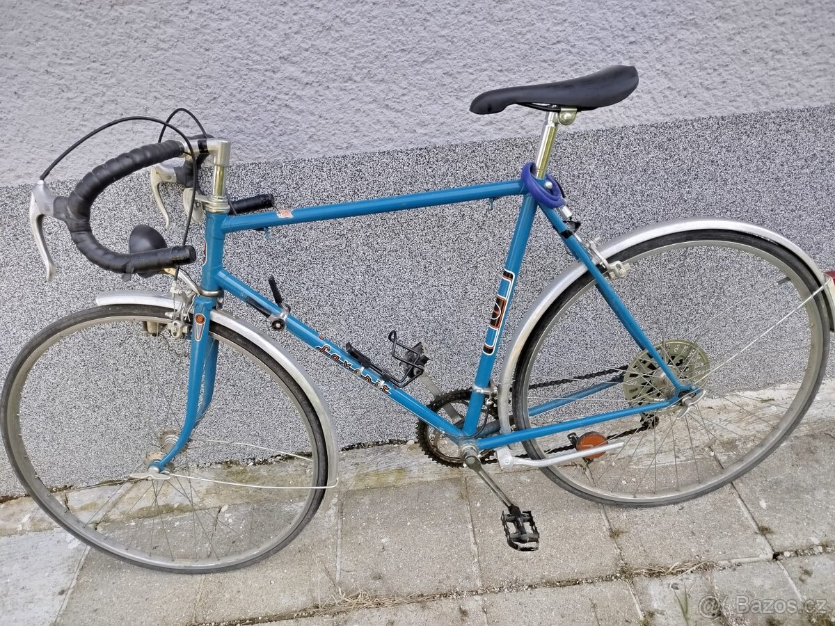 Silniční kolo Favorit - 2