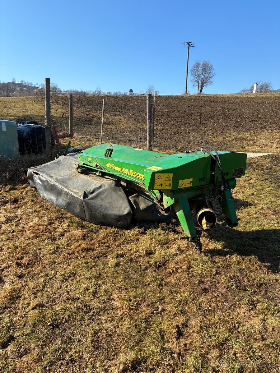 Disková sekačka John Deere 328 - 2