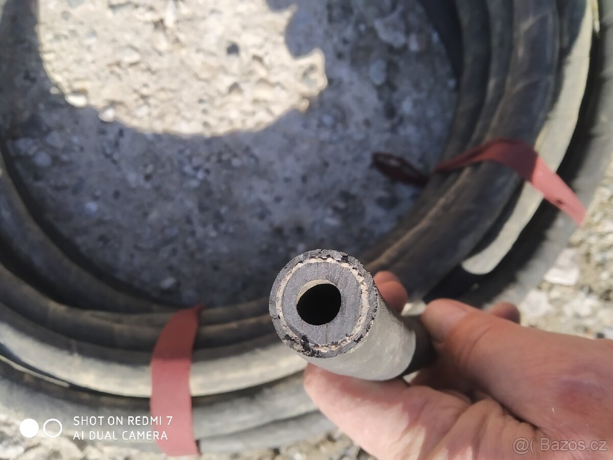 Gumová hadice vyztužená. - 2