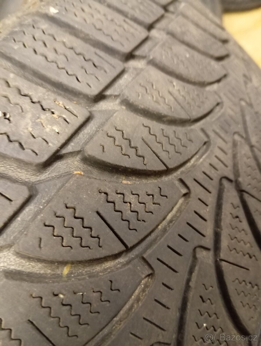 225/65/17 Bridgestone Blizzard - 2