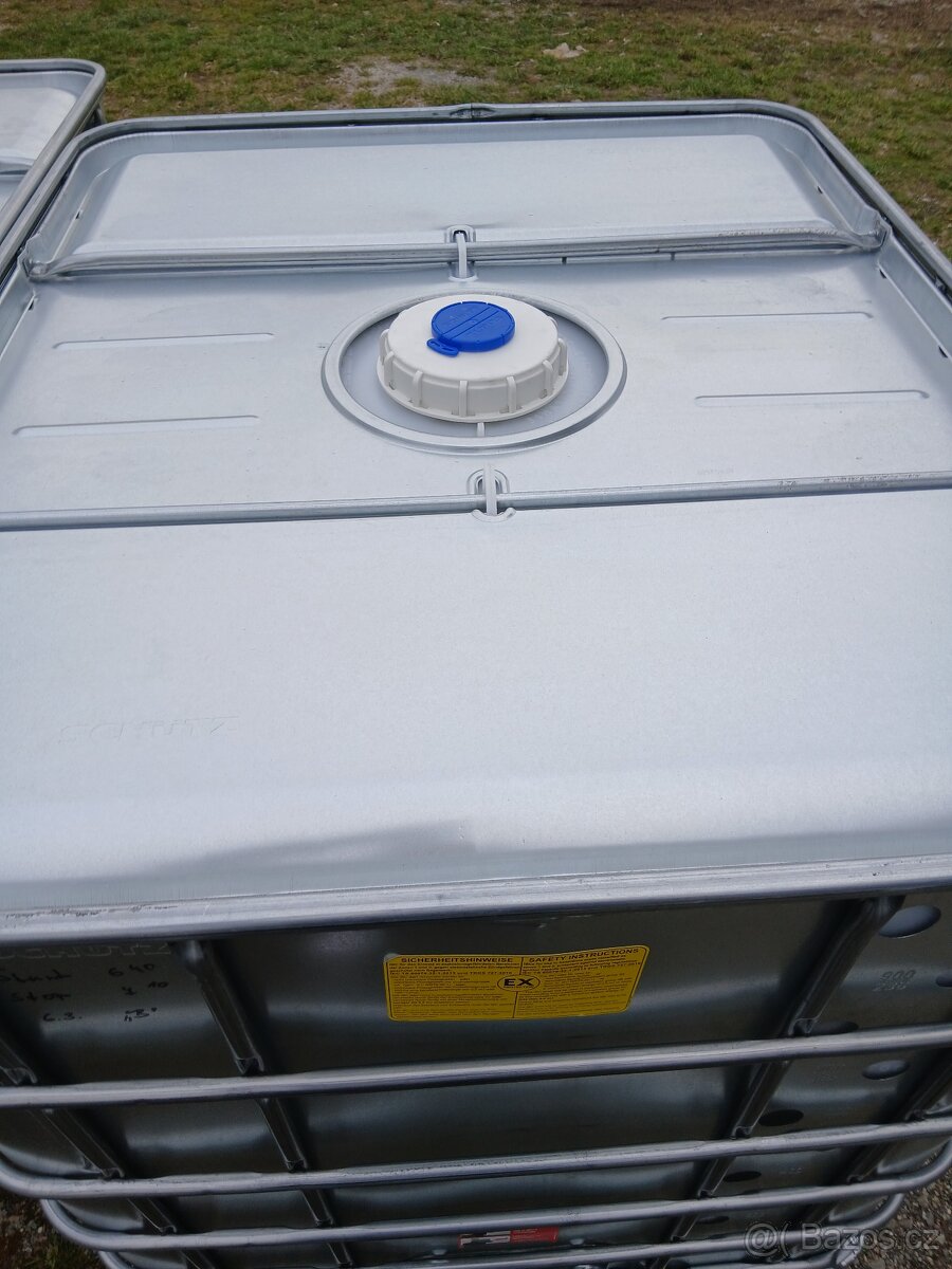 1000 litrová nádrž bez klece - 2