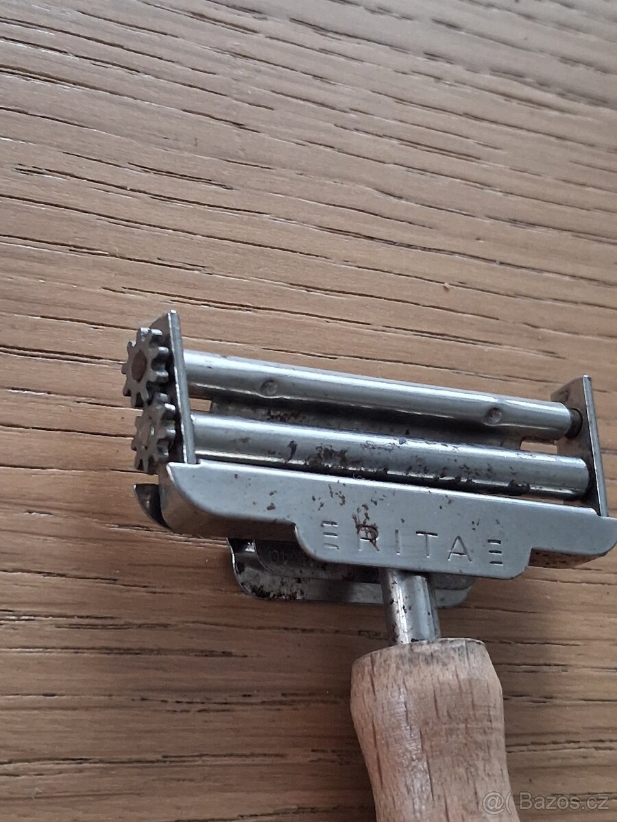 Holicí strojek Rita - 2