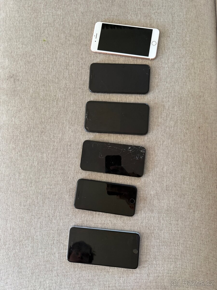 IPhone telefony - 2