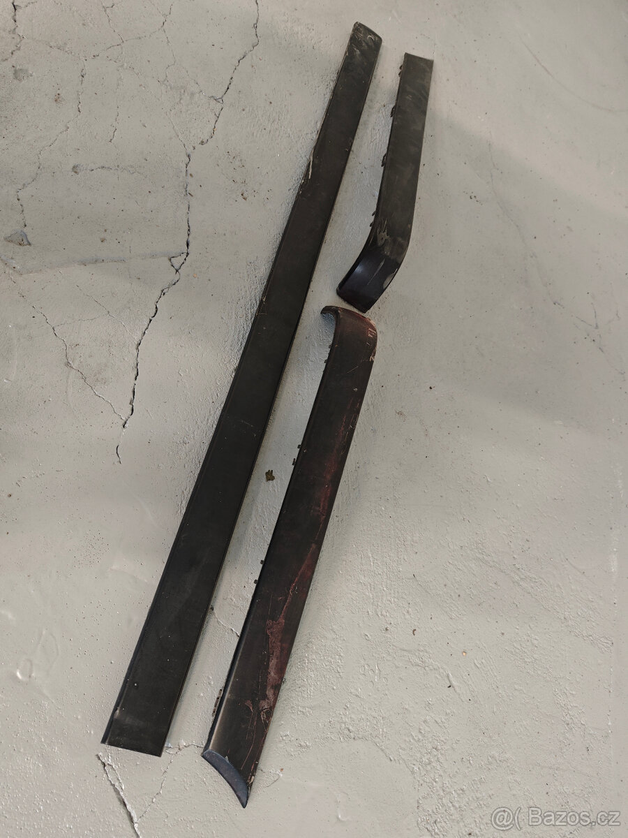 lišty zadního nárazniku Bmw E30 coupe - 2