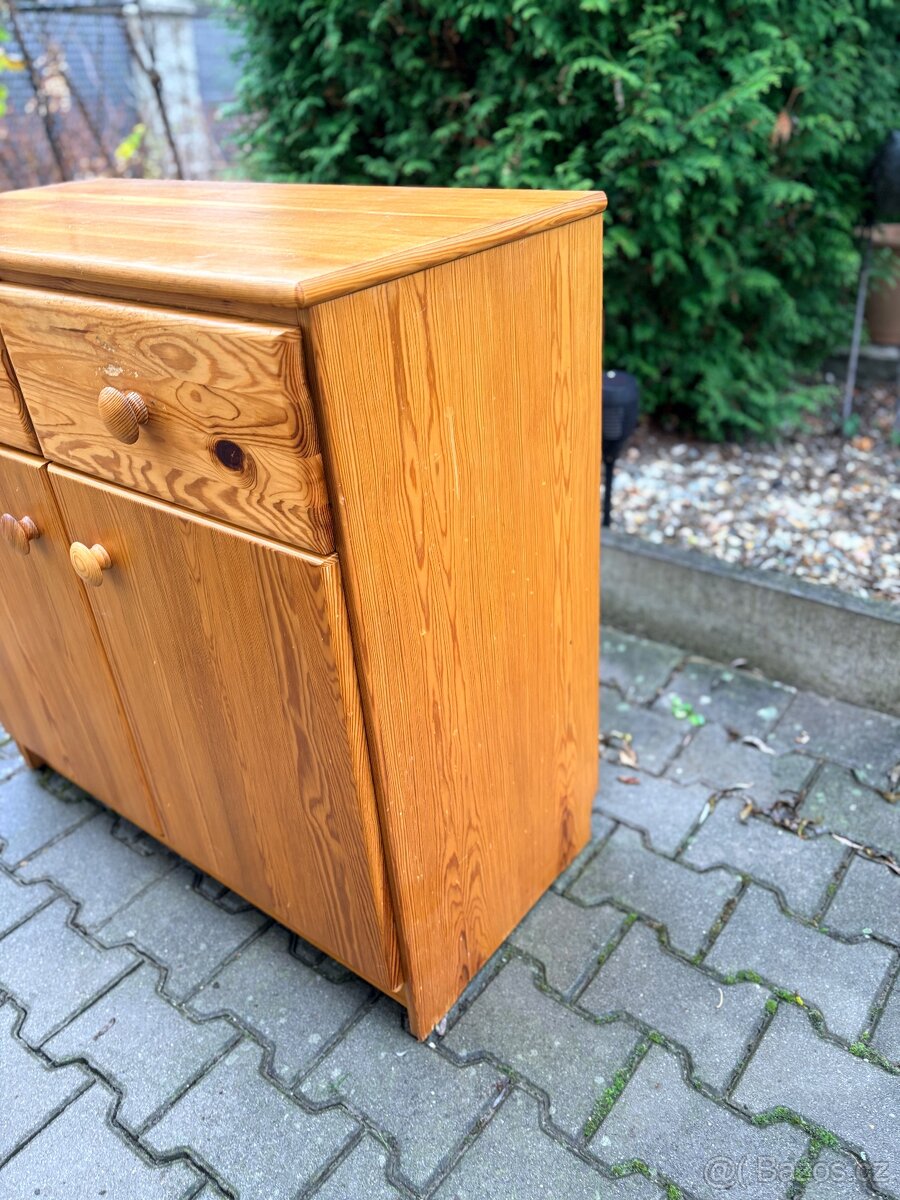 Dřevěná komoda s šuplíky - 2