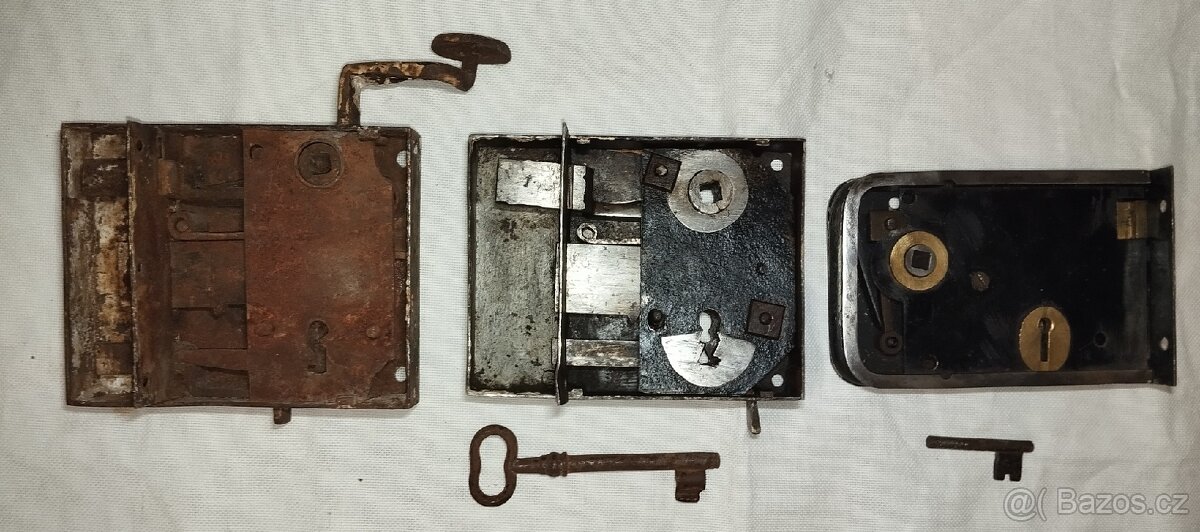 Staré dveřní Zámky, visací zámky a klíče - 2