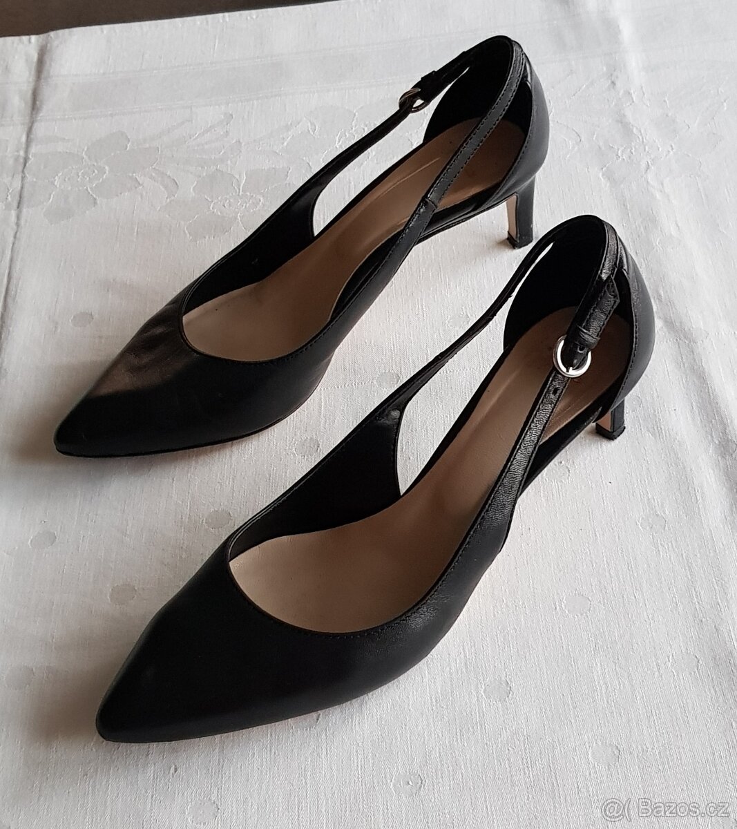 Dámské černé lodičky – značka Baťa - 2