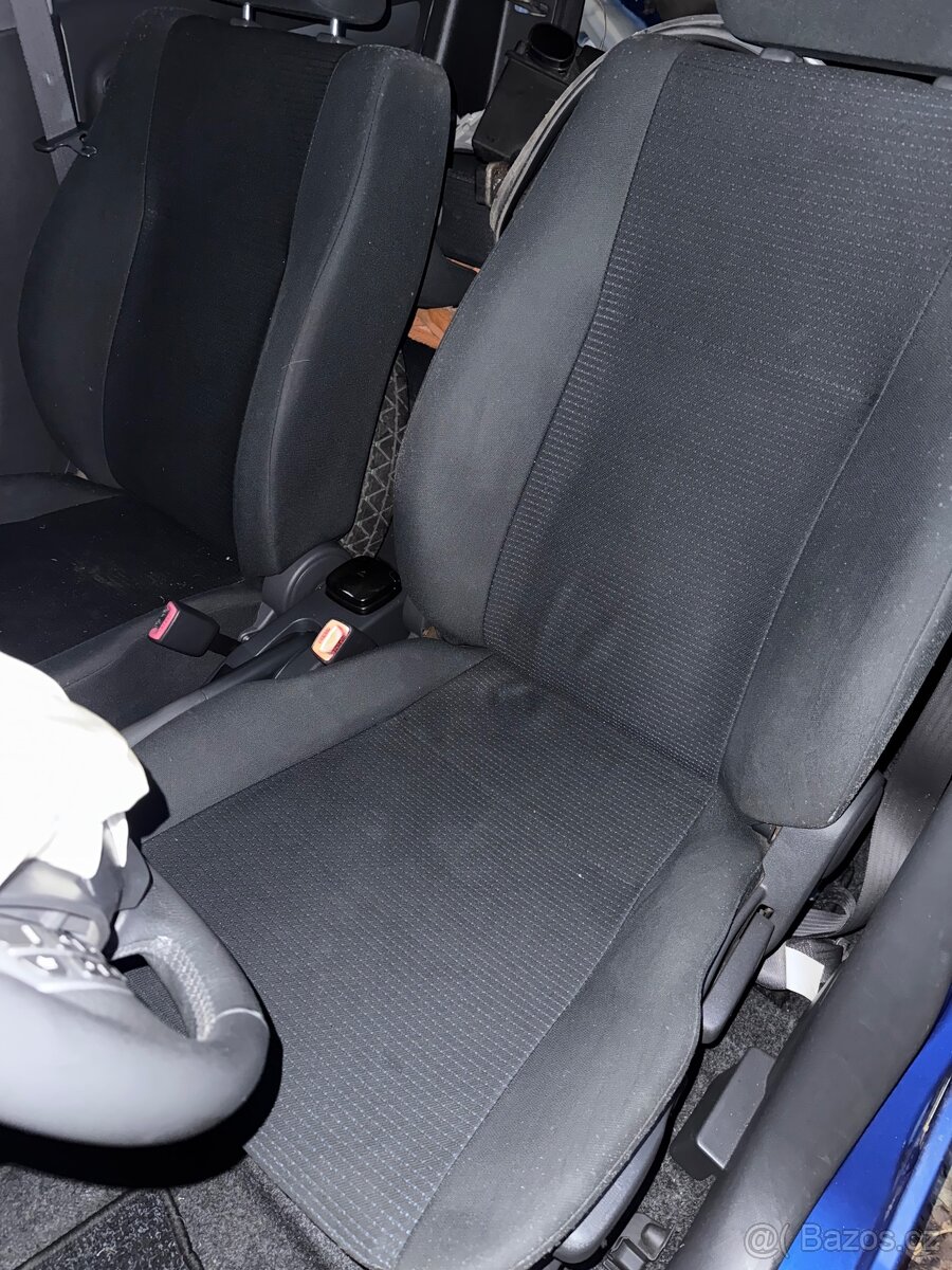 Sedačky Suzuki Swift 3 - 2