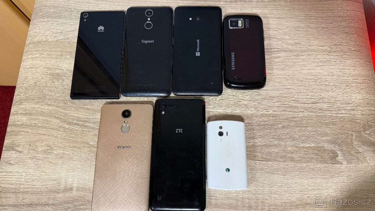 Mix mobilních telefonů na ND - 2