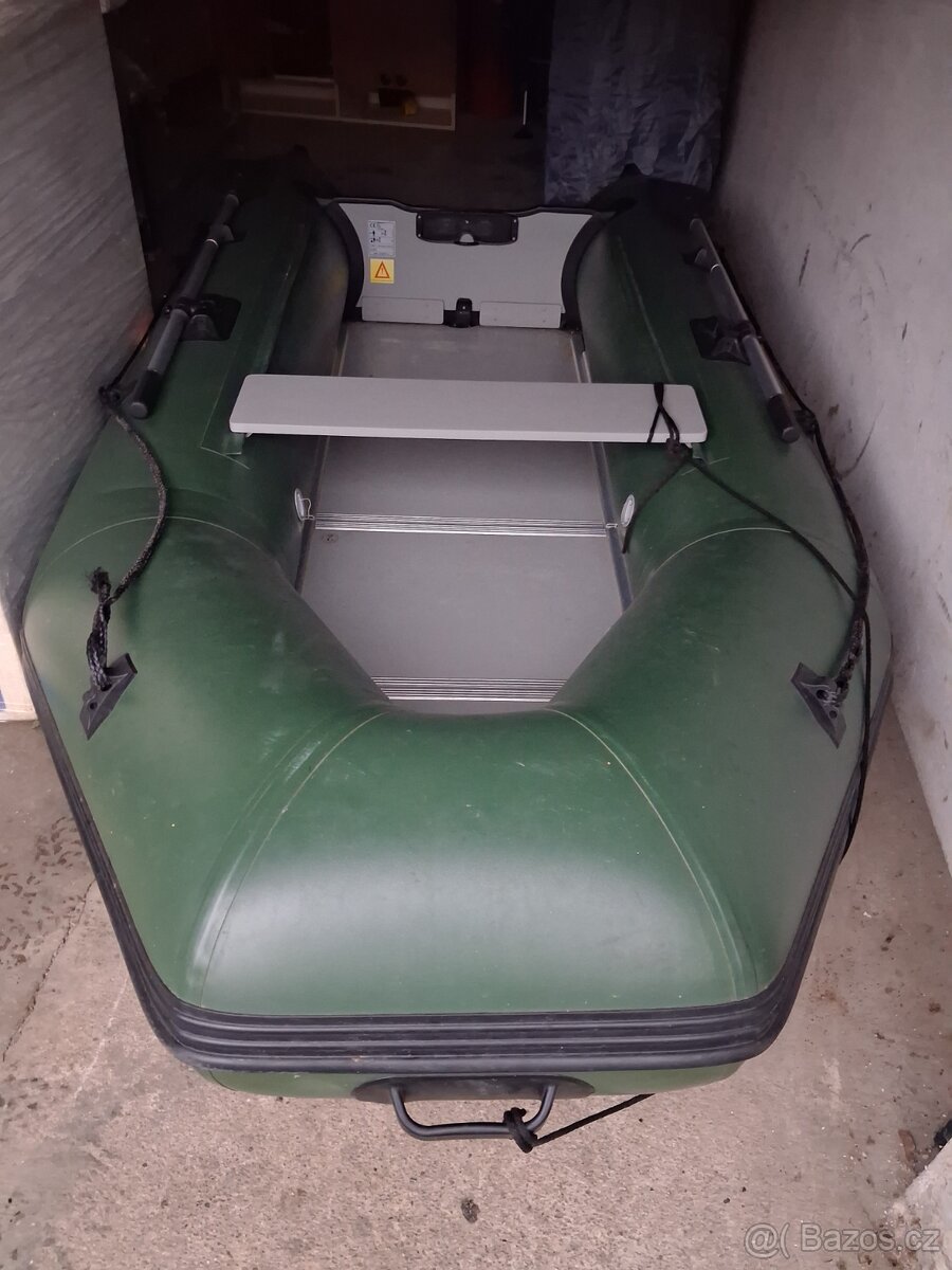 Nafukovací člun s motorem - 2