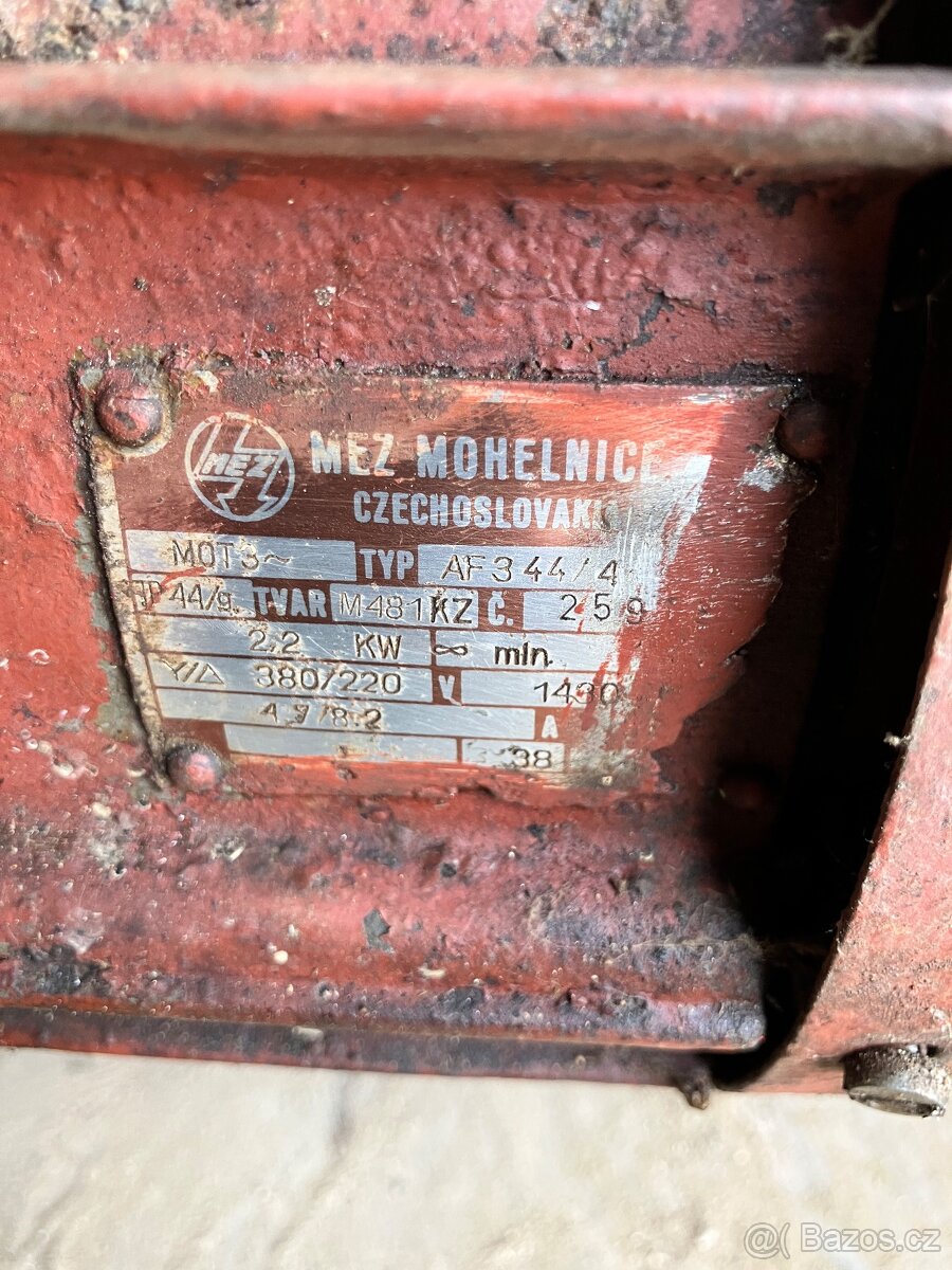 Prodám dva kusy motoru s převodovkou - 2