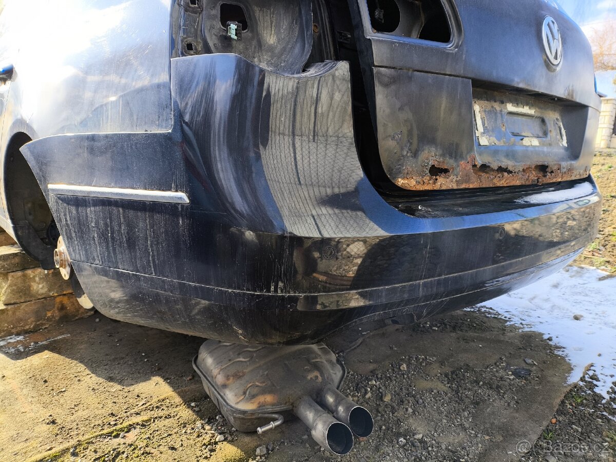 Passat B6 zadní nárazník se senzory černá - 2
