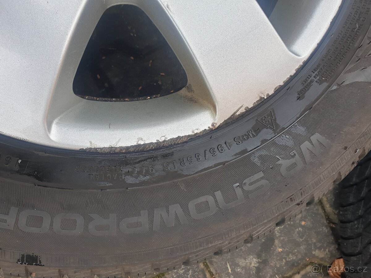 Zimní pneu 195/65 R15 - 2