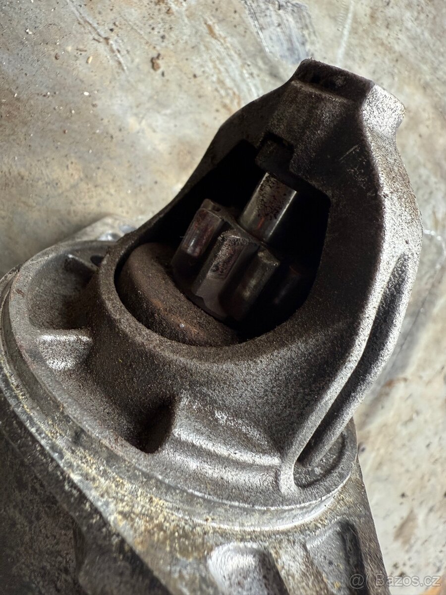 Startér Subaru 3.0 H6, zánovní - 2