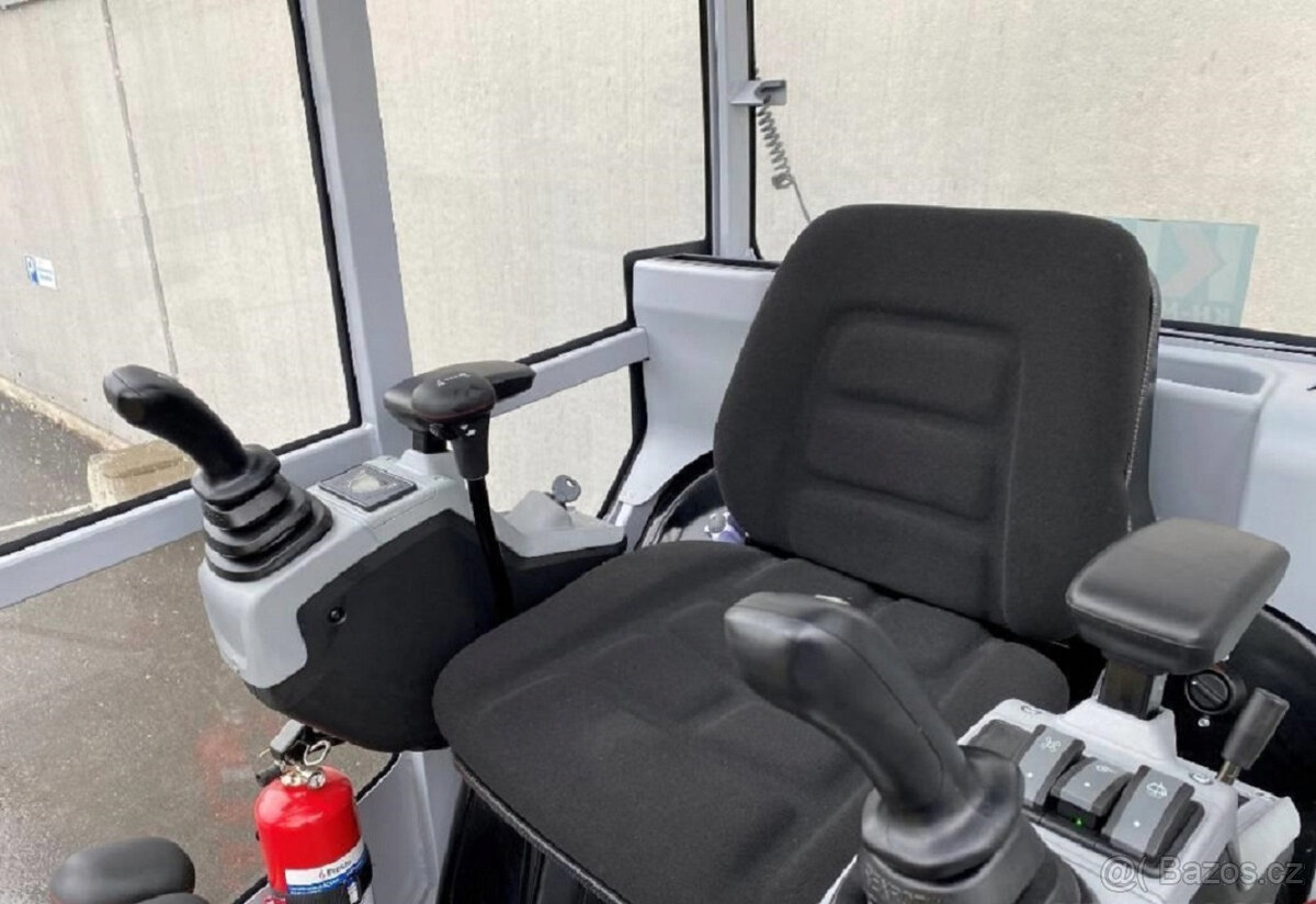 18,8 HP(14 kW-)3 válce,1 116 cm³•minibagr•WackerNeusonET16 - 2