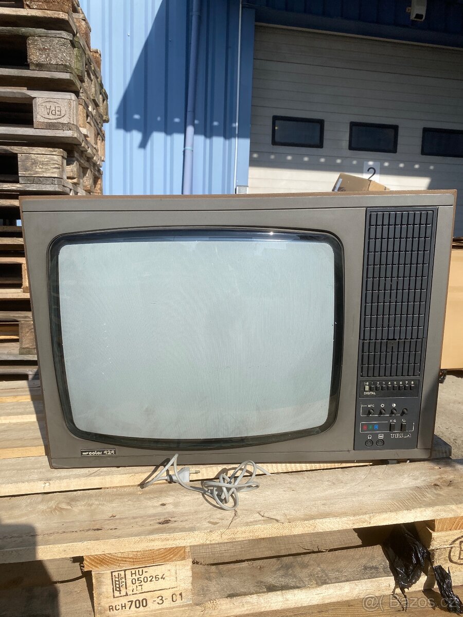 Retro televize Tesla Color 424 – 80. léta - 2