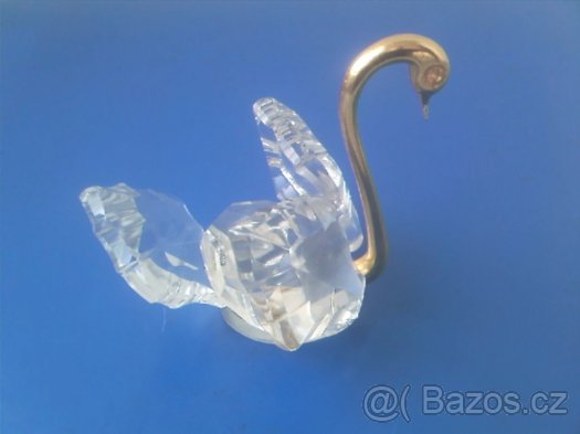 KŘIŠŤÁLOVÁ LABUŤ SE ZLACENÝM KRKEM - 2