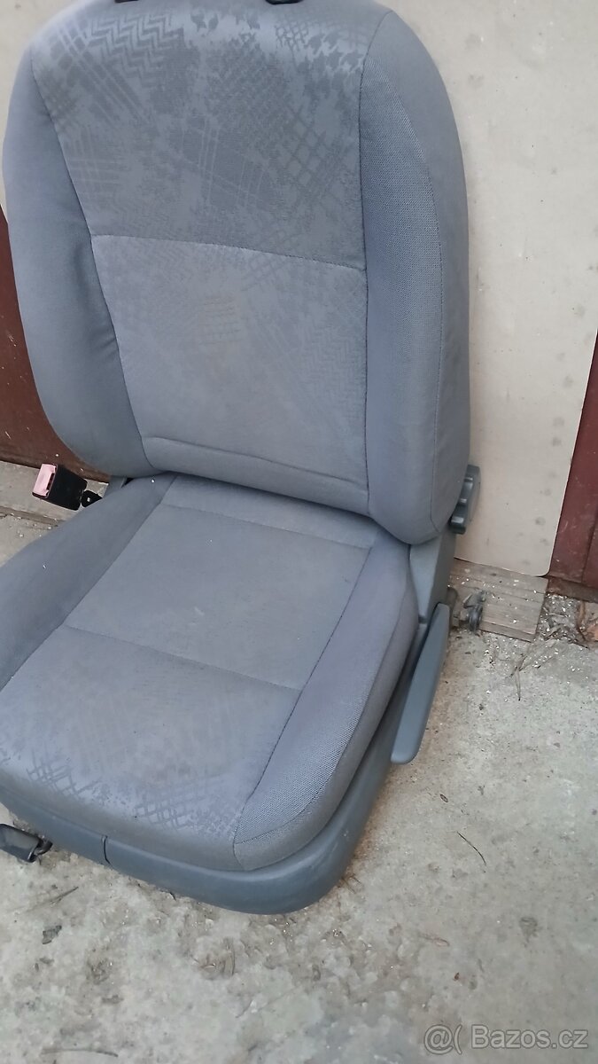 Skoda Octavia 1 předni sedačka,sedadlo řidič - 2