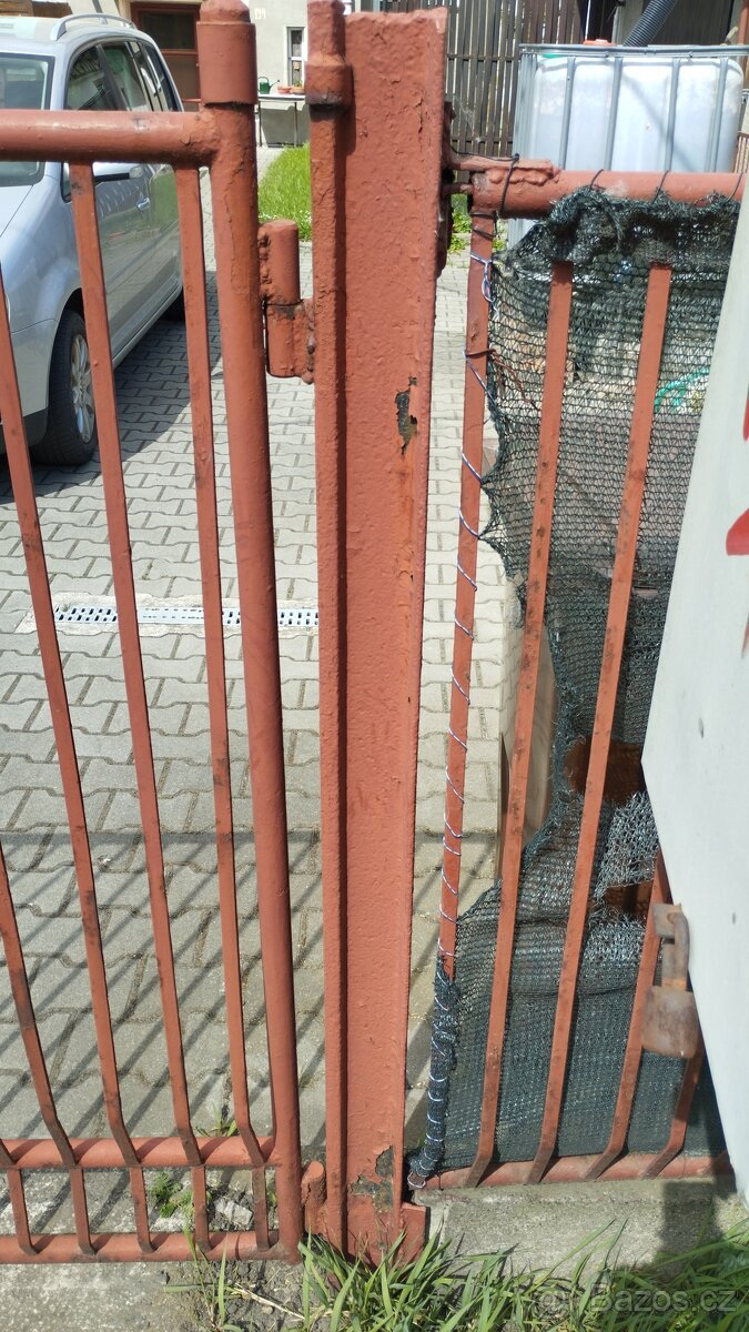 Vrata ,oplocení. - 2